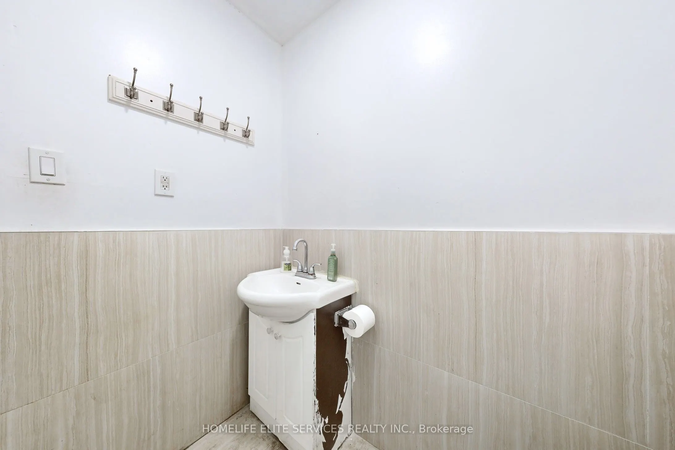 1960 Lawrence Avenue E, #Unit B1