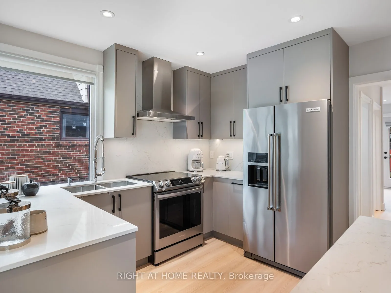 49 Amsterdam Avenue