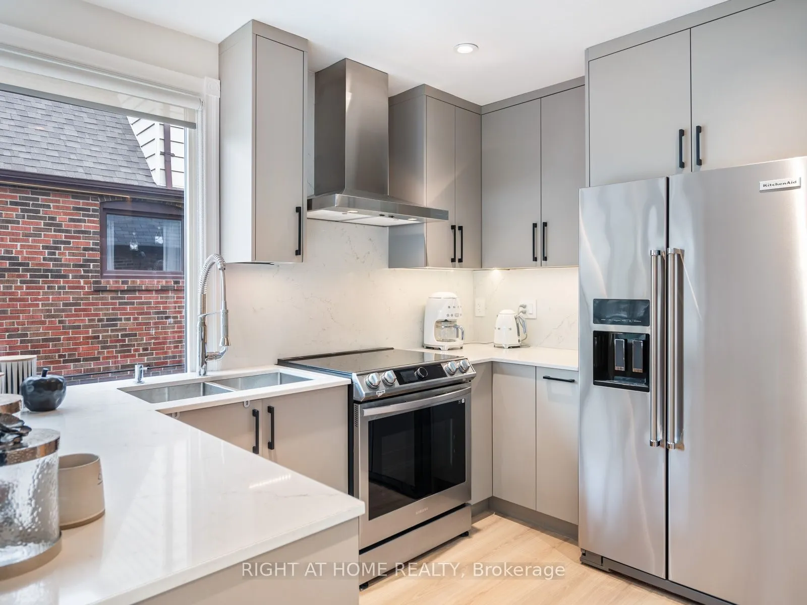 49 Amsterdam Avenue