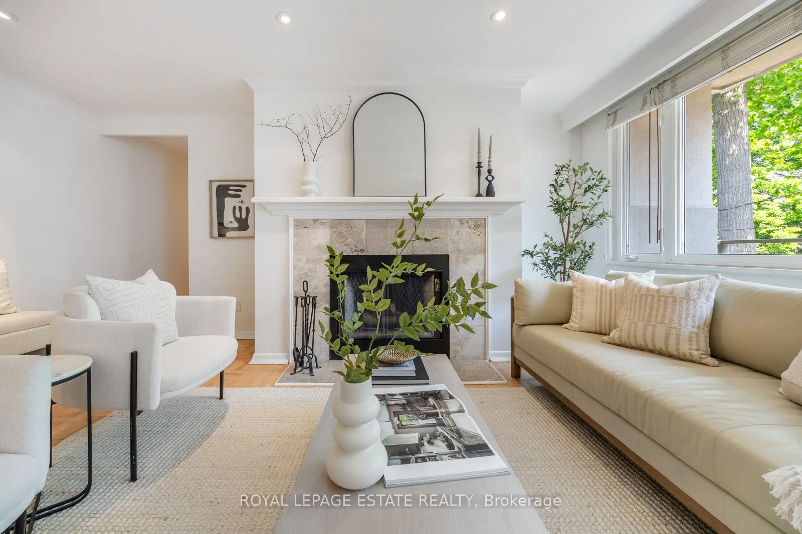 21 Benlamond Avenue, #4