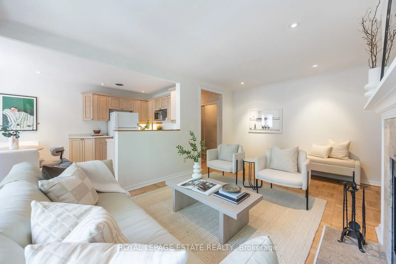 21 Benlamond Avenue, #4