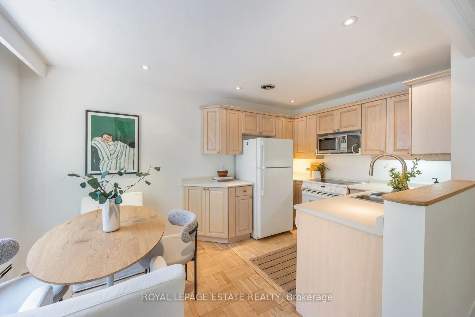 21 Benlamond Avenue, #4