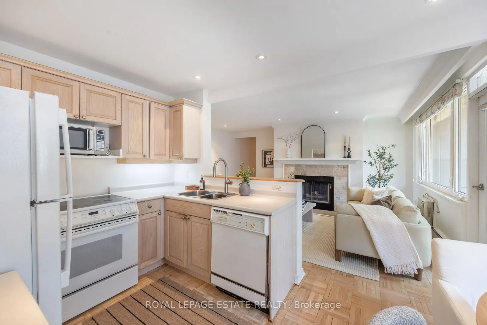 21 Benlamond Avenue, #4