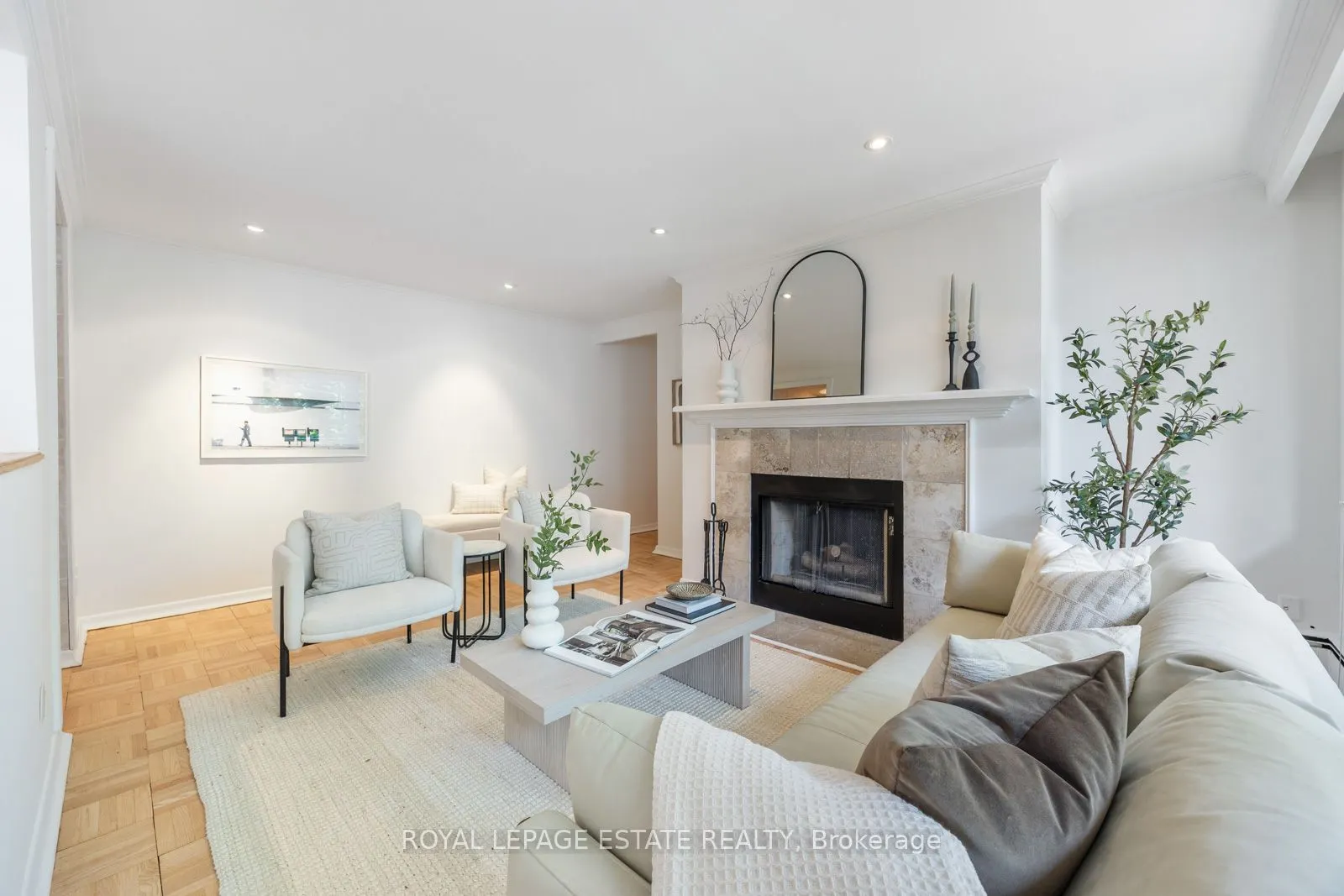 21 Benlamond Avenue, #4