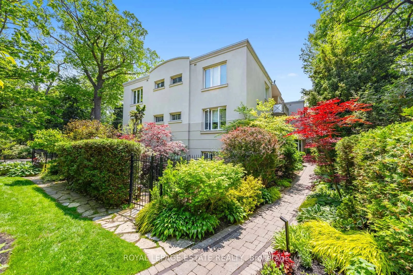 21 Benlamond Avenue, #4