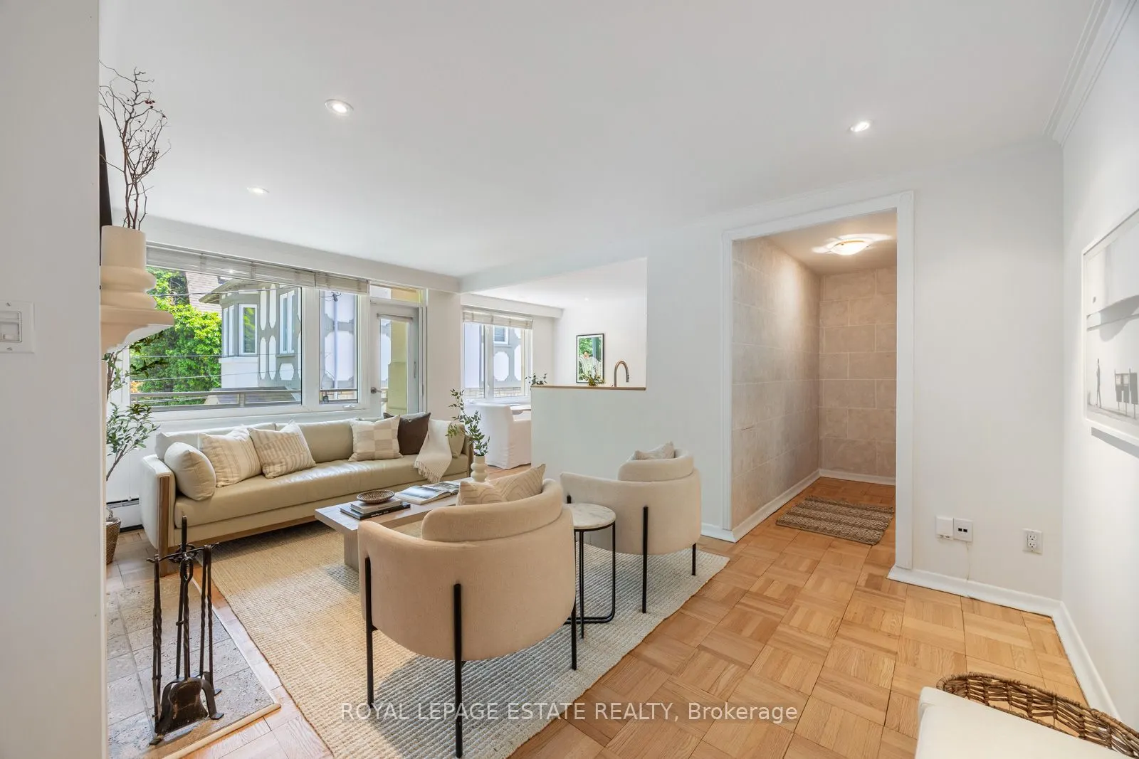 21 Benlamond Avenue, #4