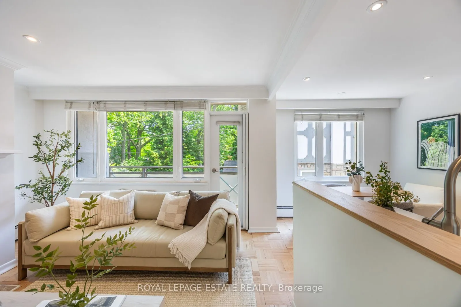 21 Benlamond Avenue, #4