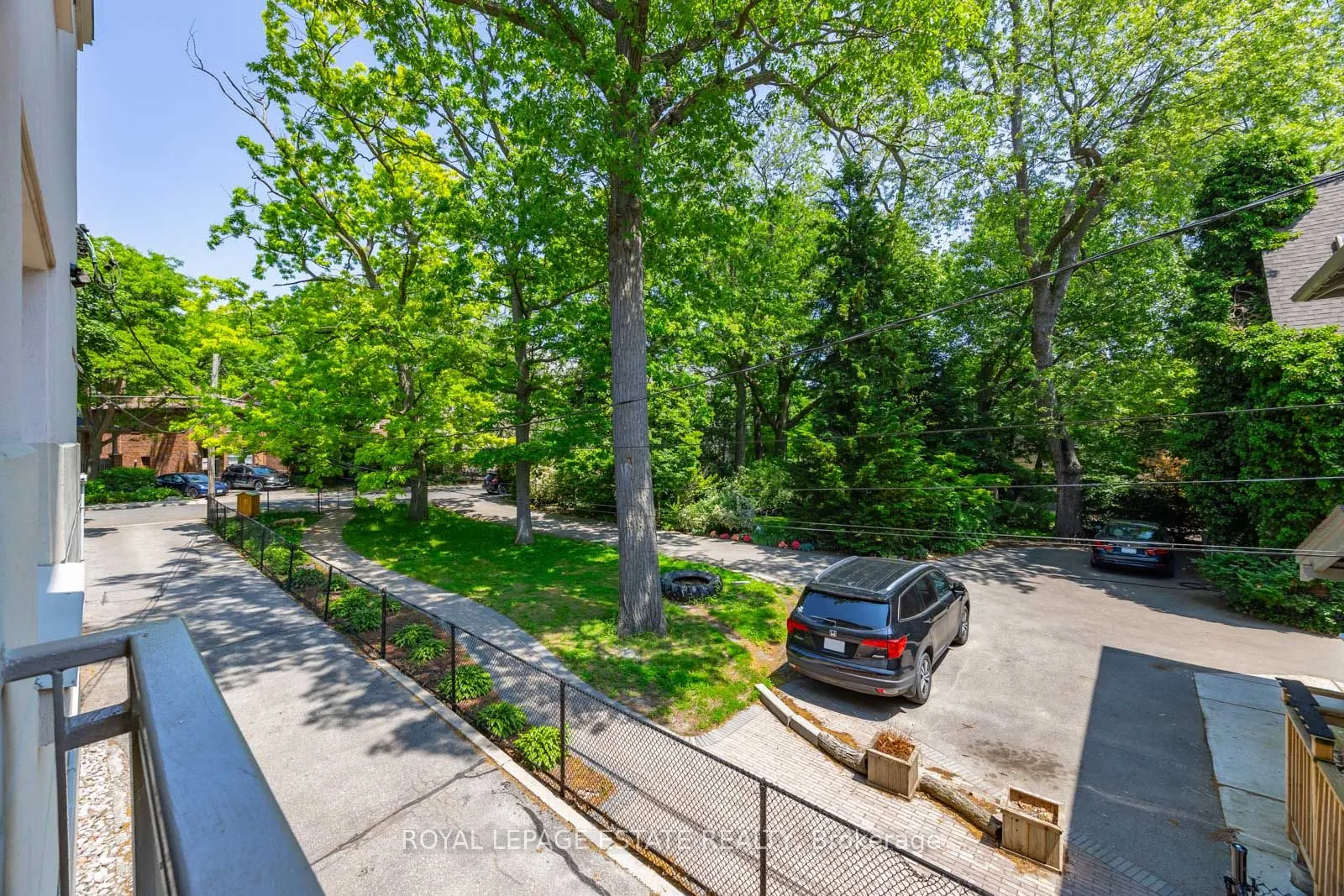 21 Benlamond Avenue, #4