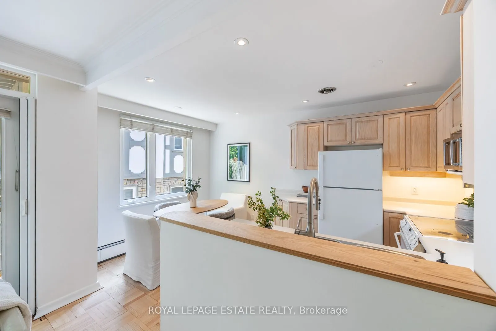 21 Benlamond Avenue, #4