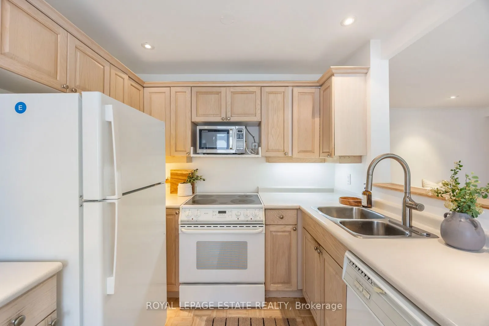 21 Benlamond Avenue, #4