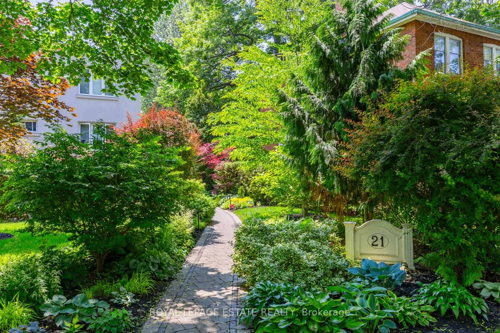21 Benlamond Avenue, #4
