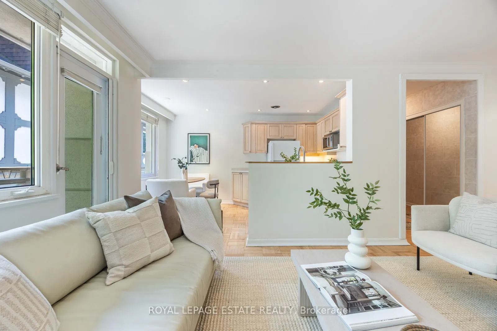 21 Benlamond Avenue, #4