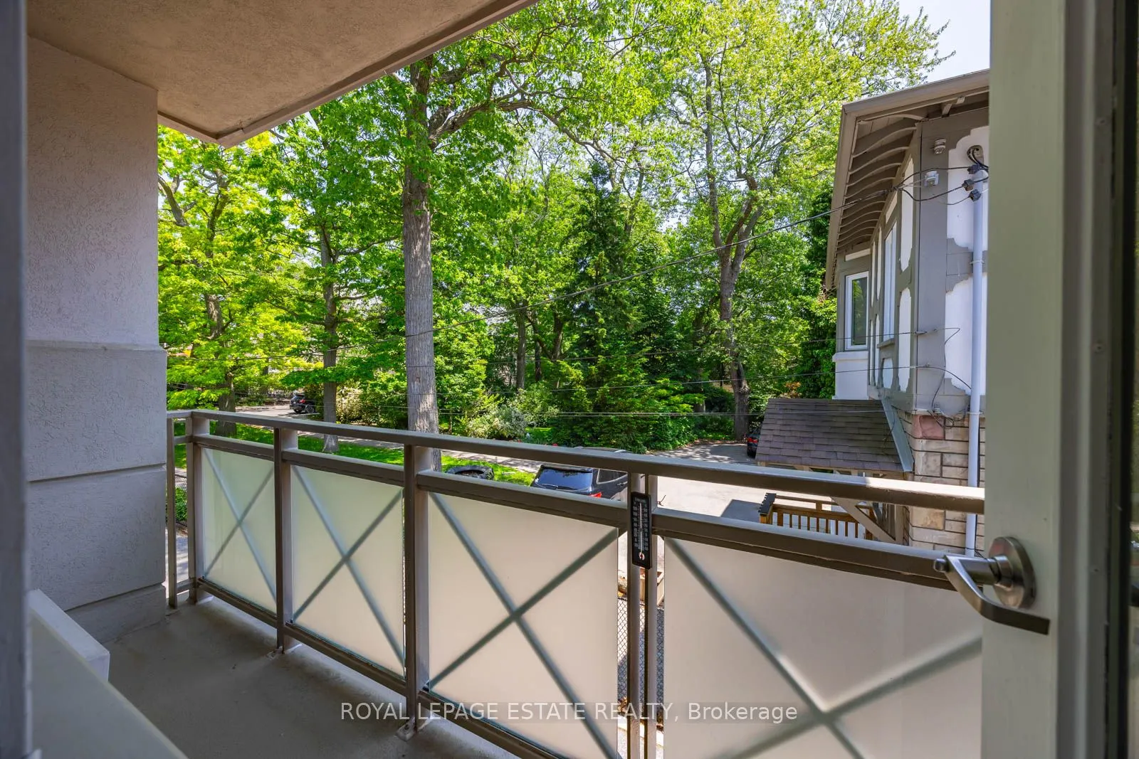 21 Benlamond Avenue, #4
