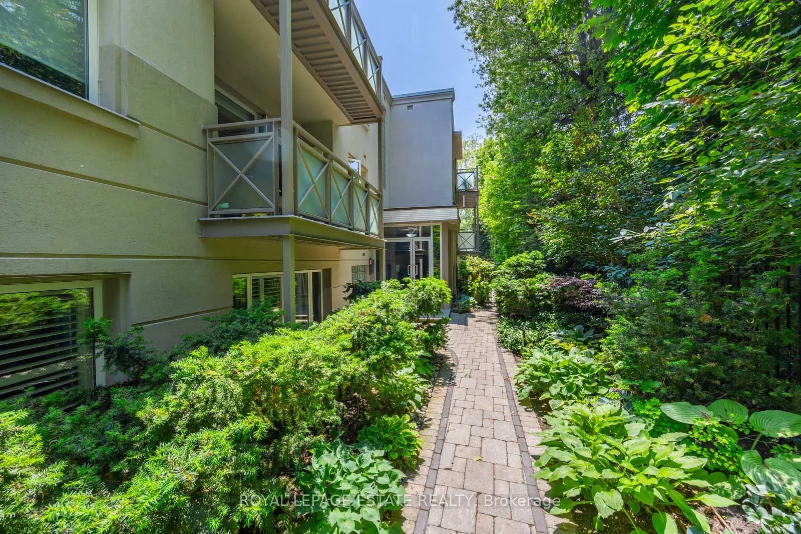 21 Benlamond Avenue, #4