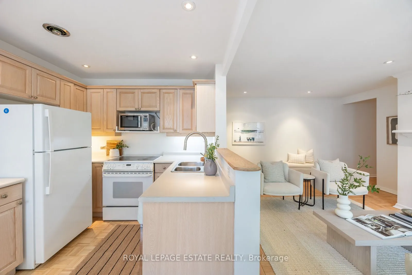 21 Benlamond Avenue, #4