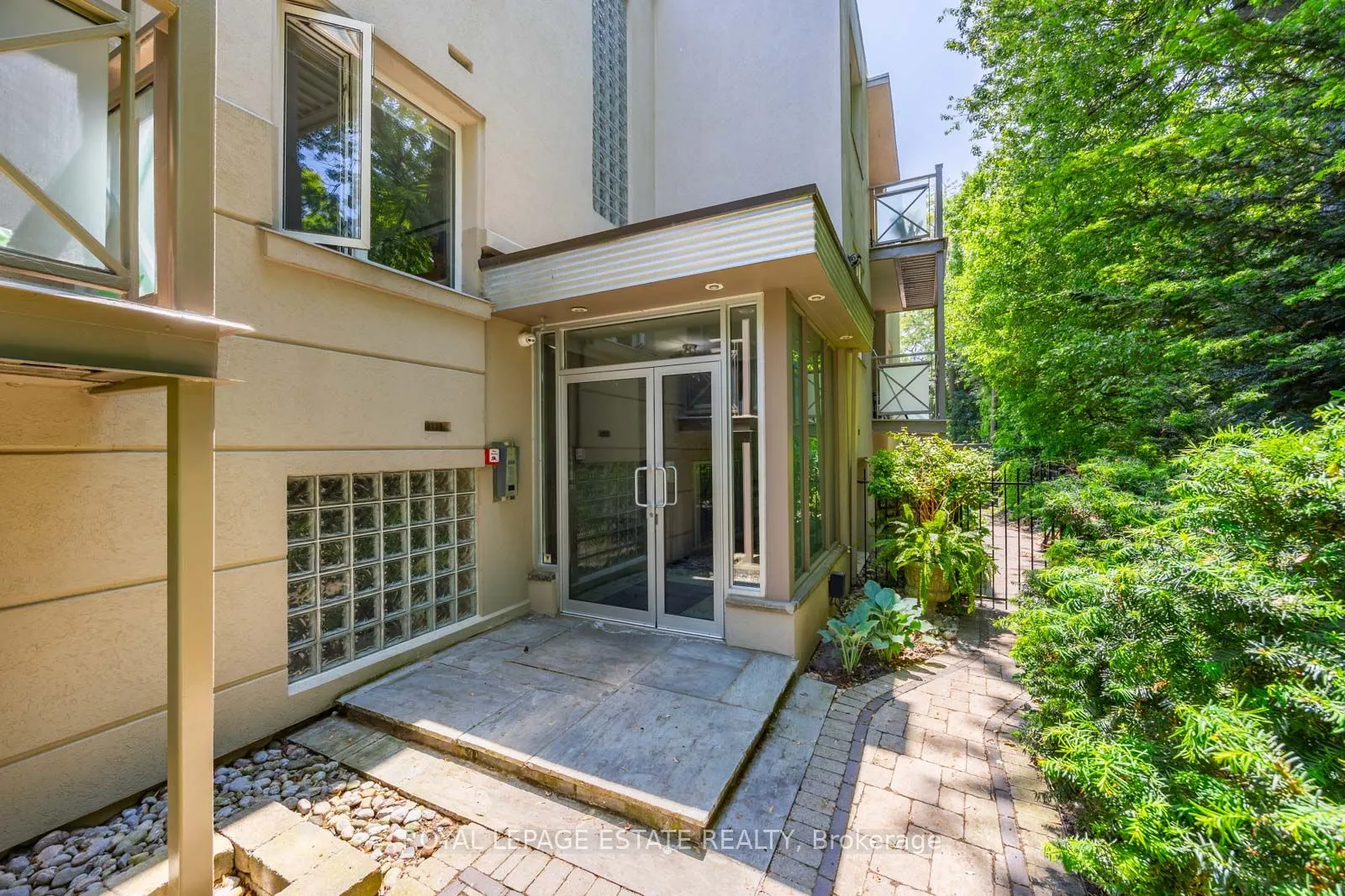 21 Benlamond Avenue, #4
