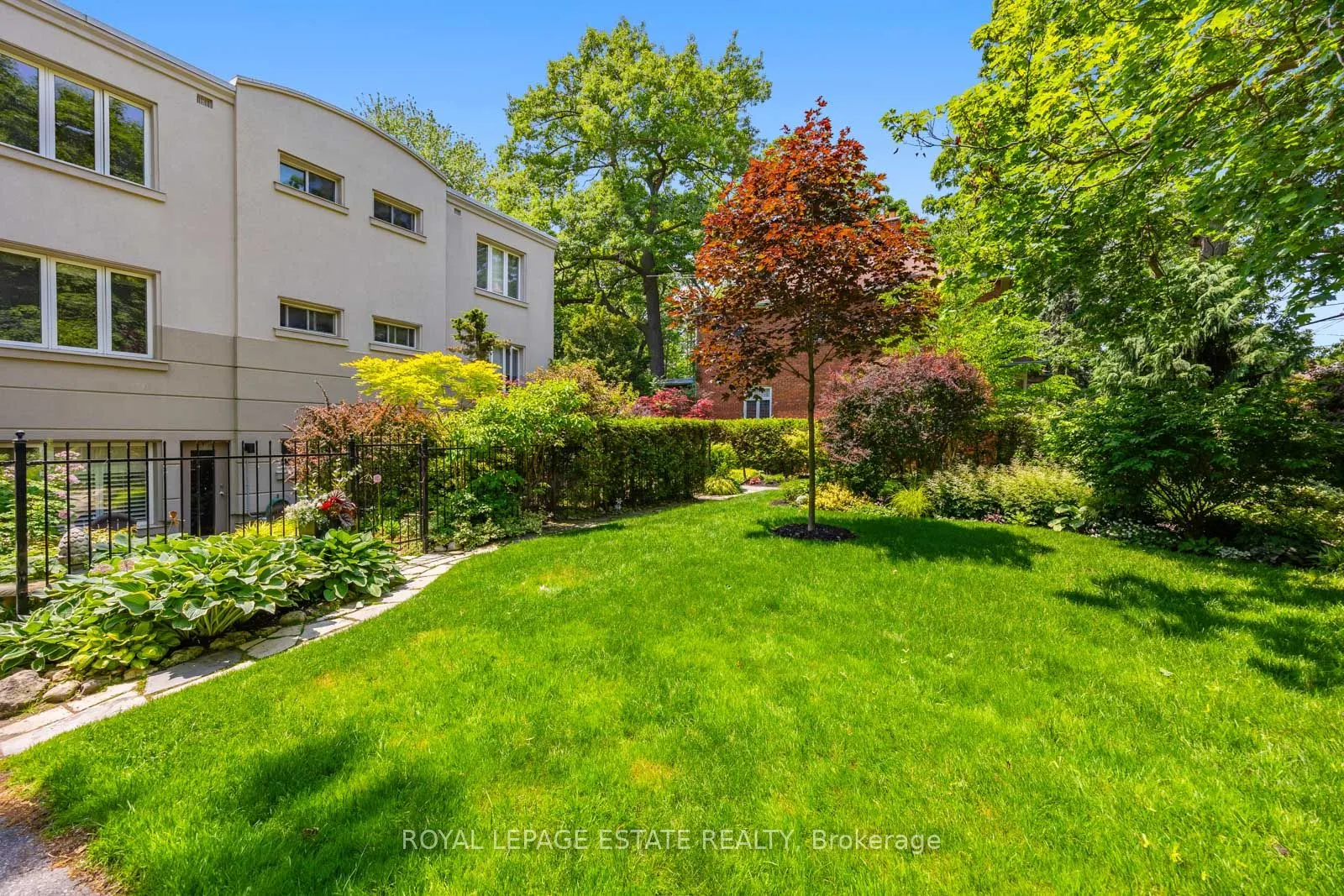 21 Benlamond Avenue, #4