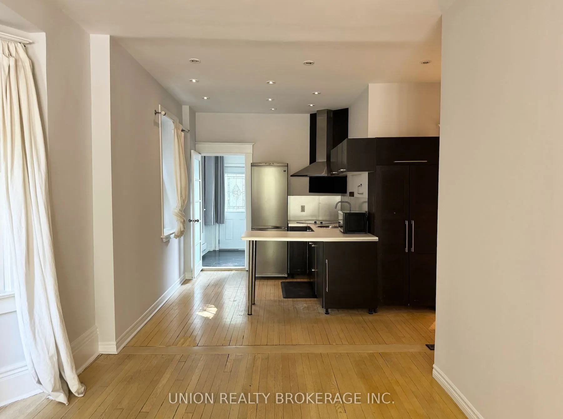 2471 Queen Street E, #Main