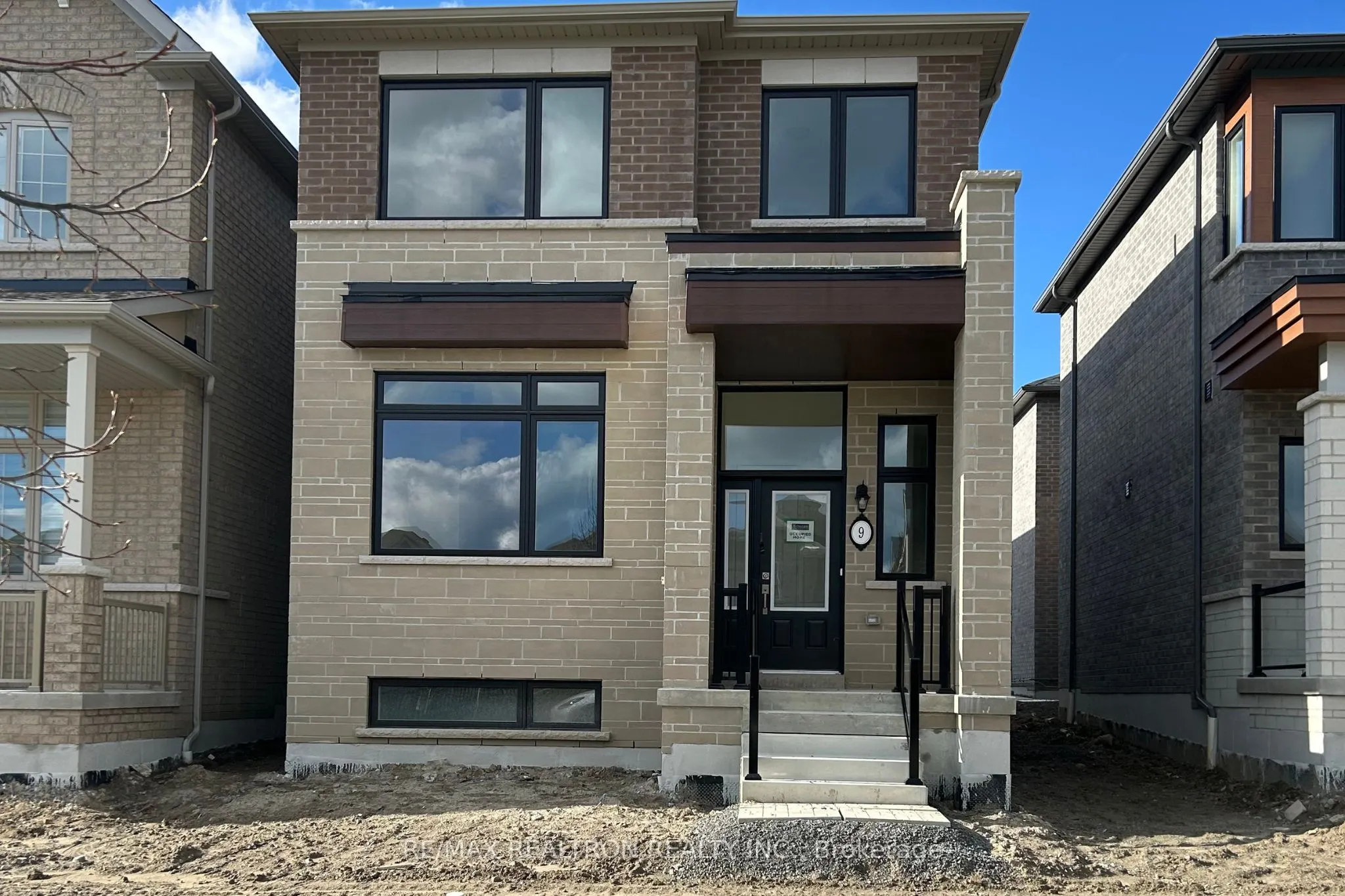 9 Mountainside Crescent