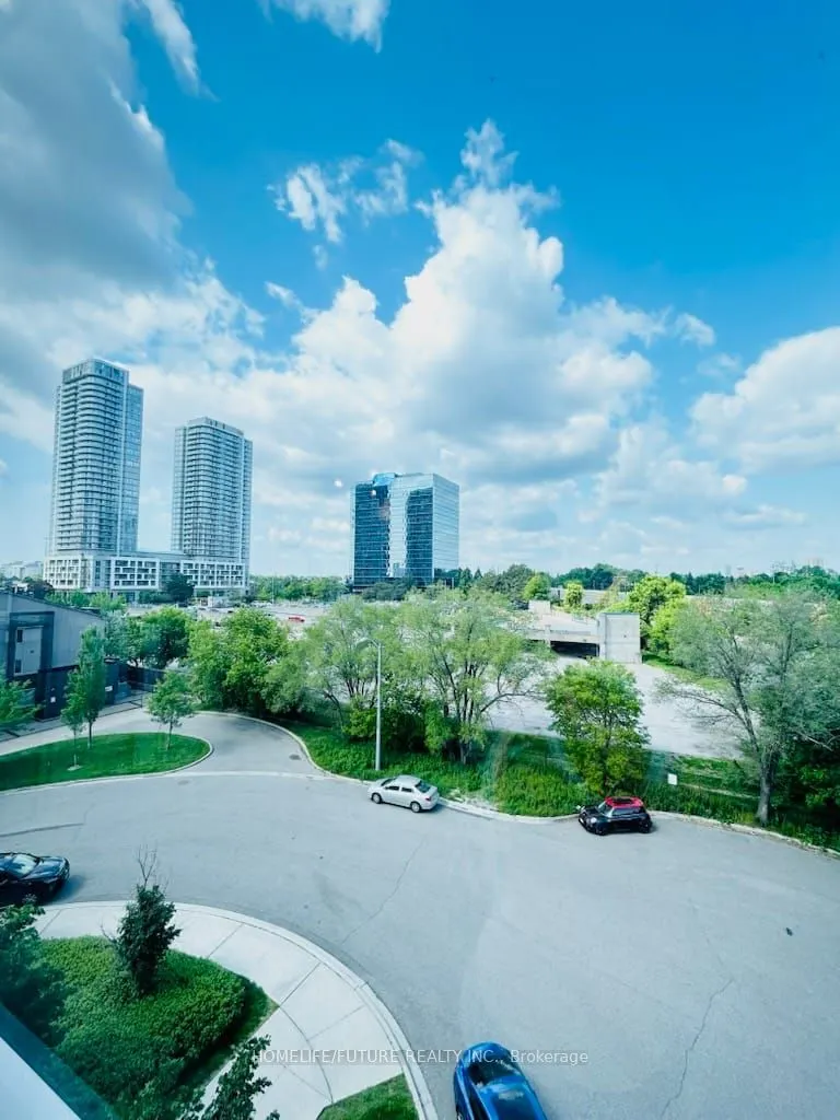 275 Village Green Square, #422