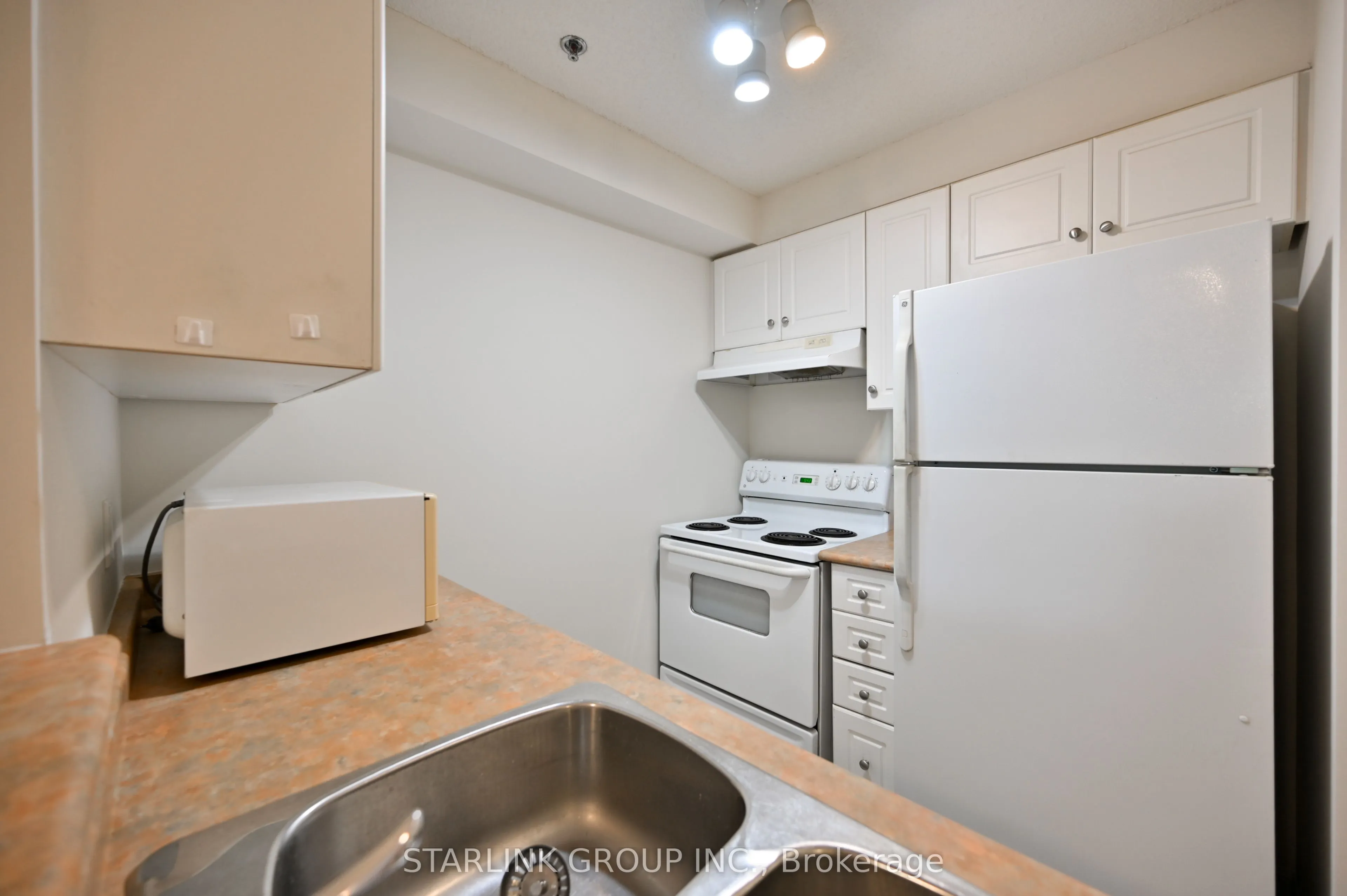 5225 Finch Avenue, #111