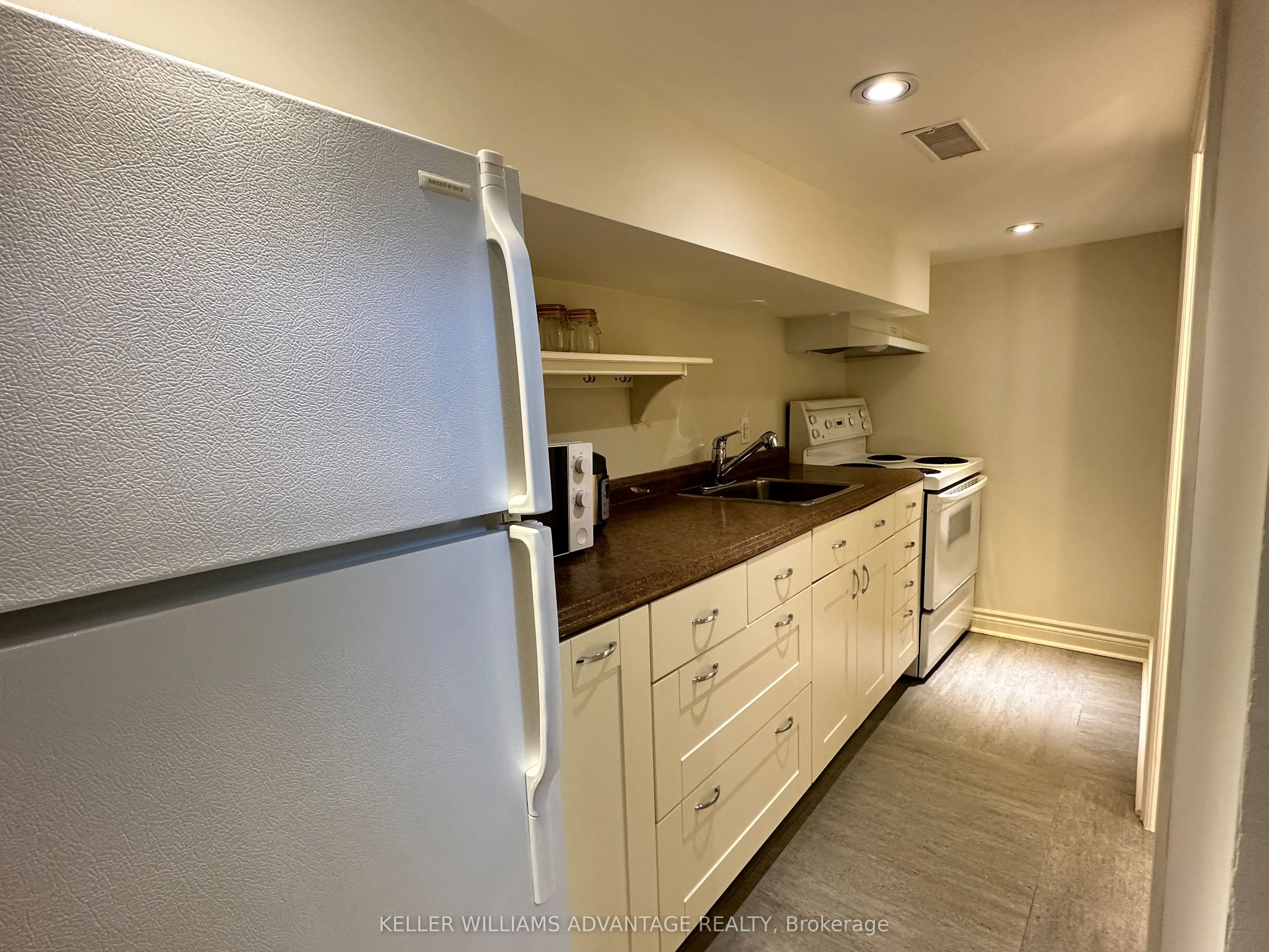 256 Woodbine Avenue #Lower