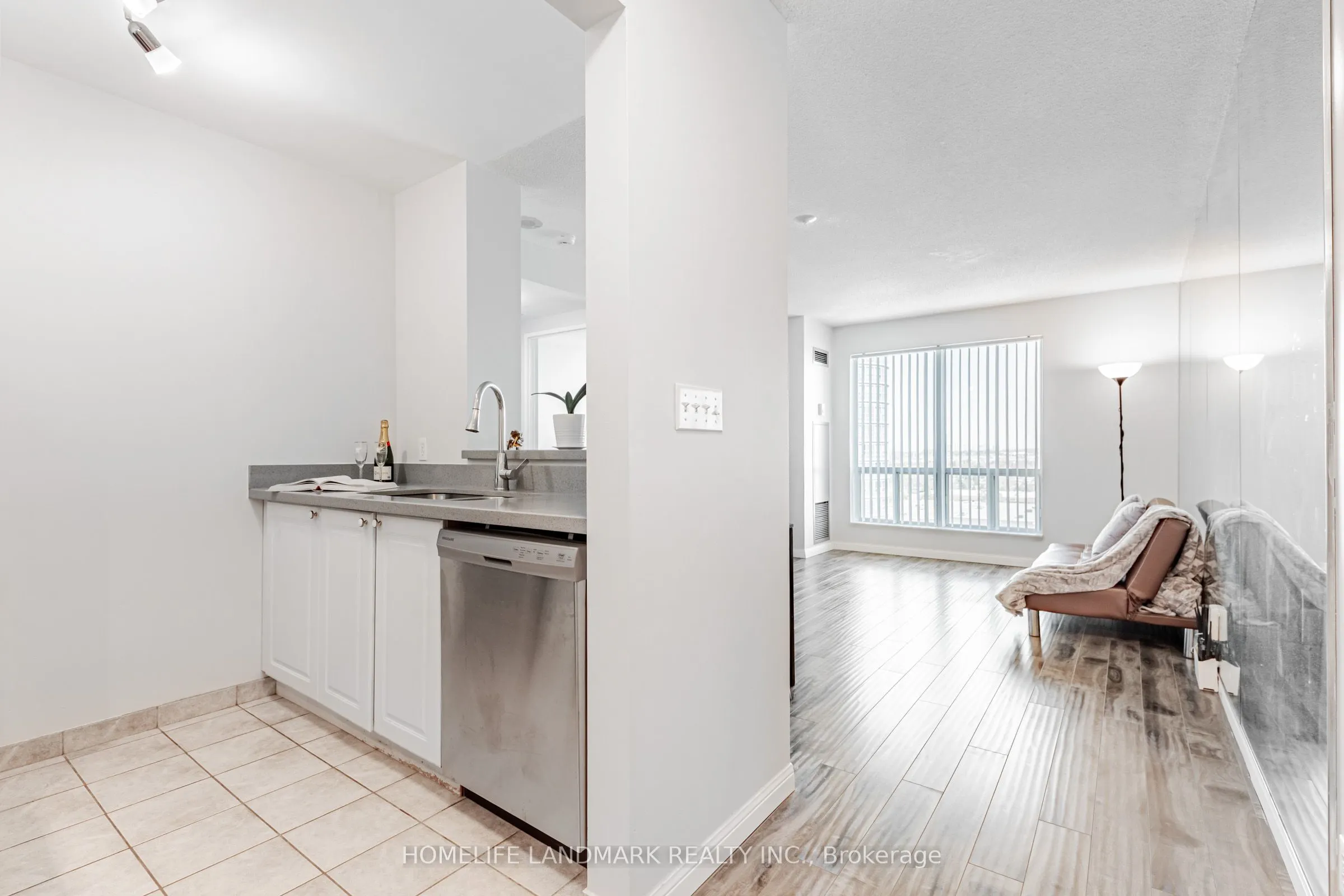 1 Lee Centre Drive, #1601