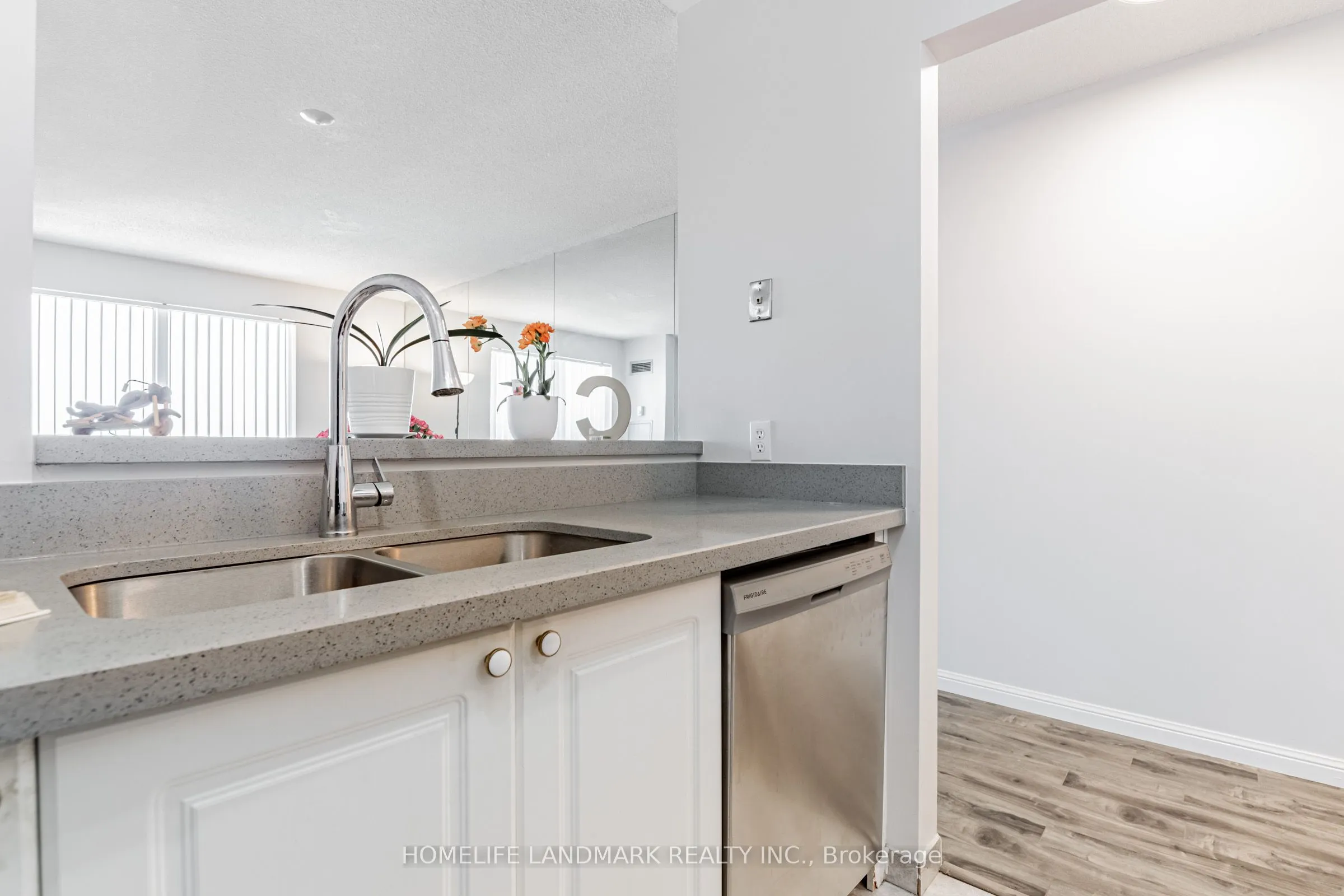 1 Lee Centre Drive, #1601