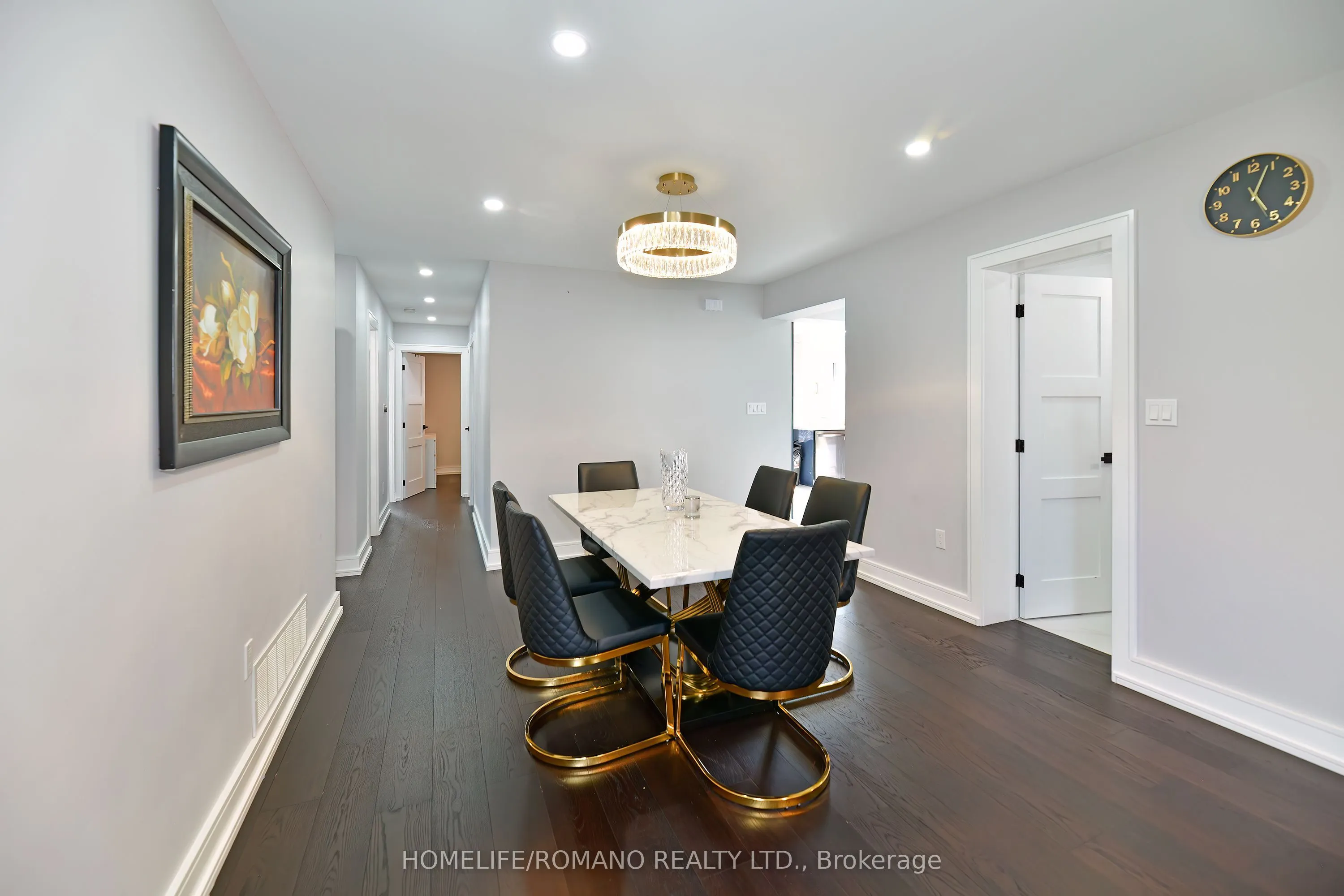 826 Krosno Boulevard W