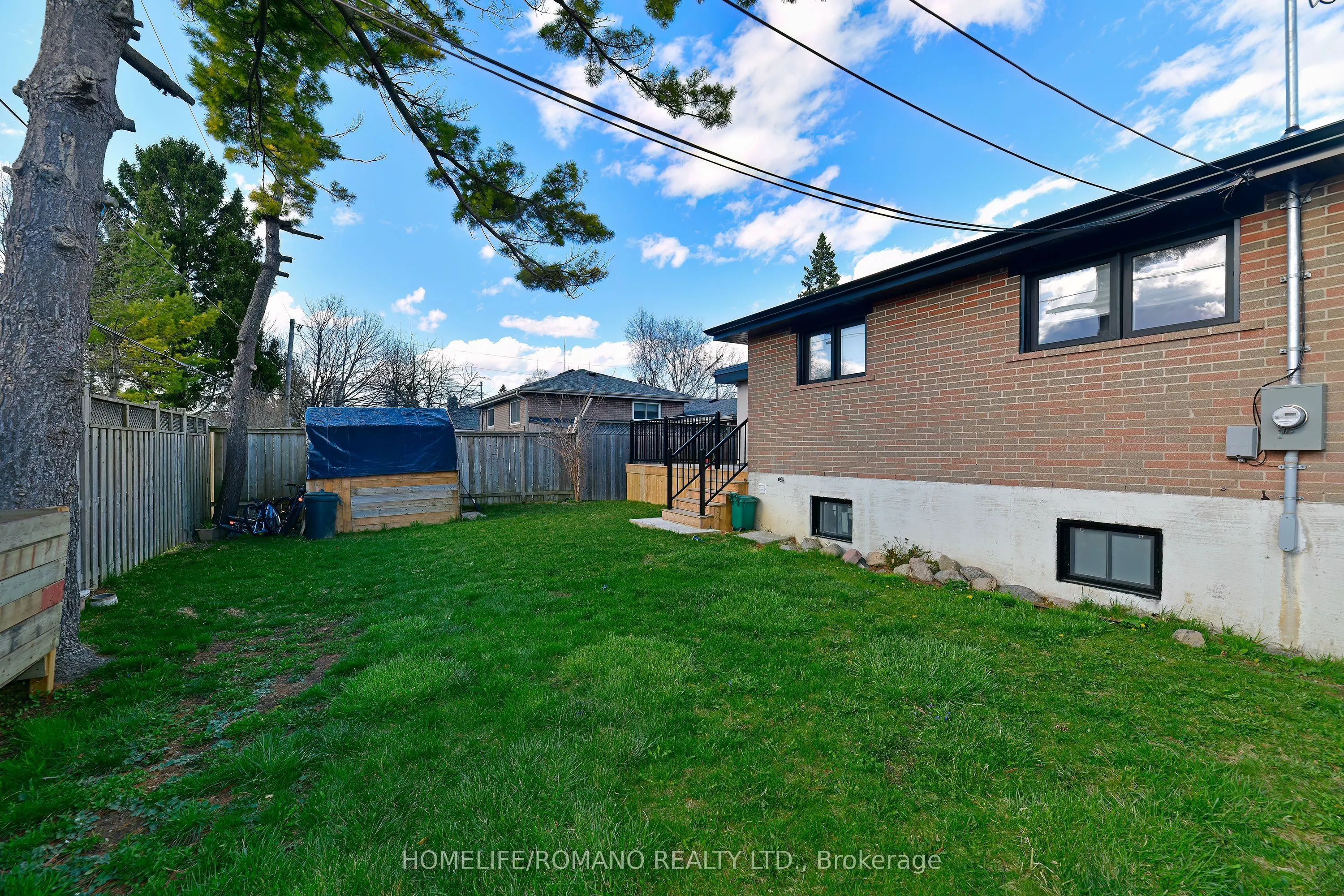 826 Krosno Boulevard W