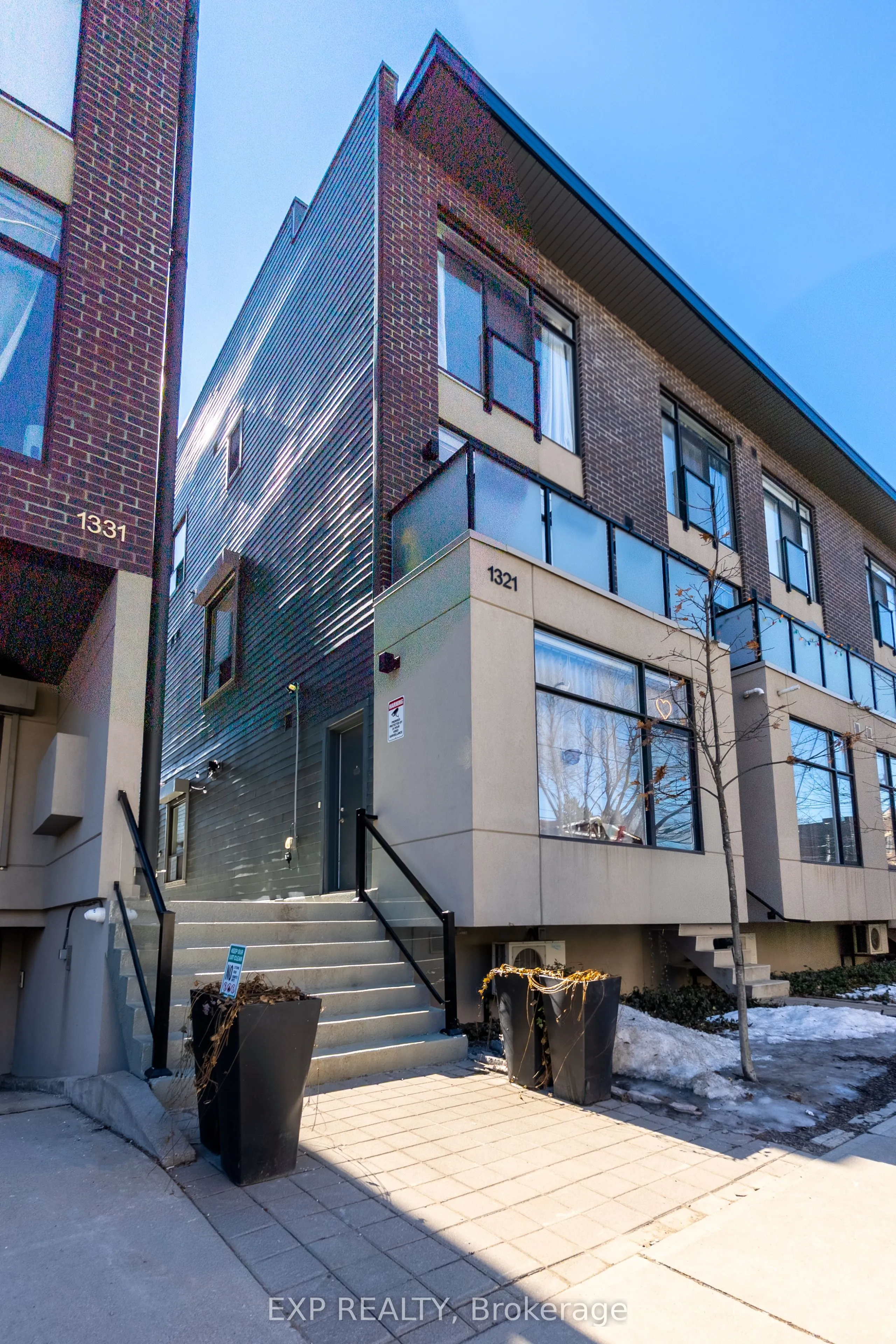 1321 Gerrard Street E, #8