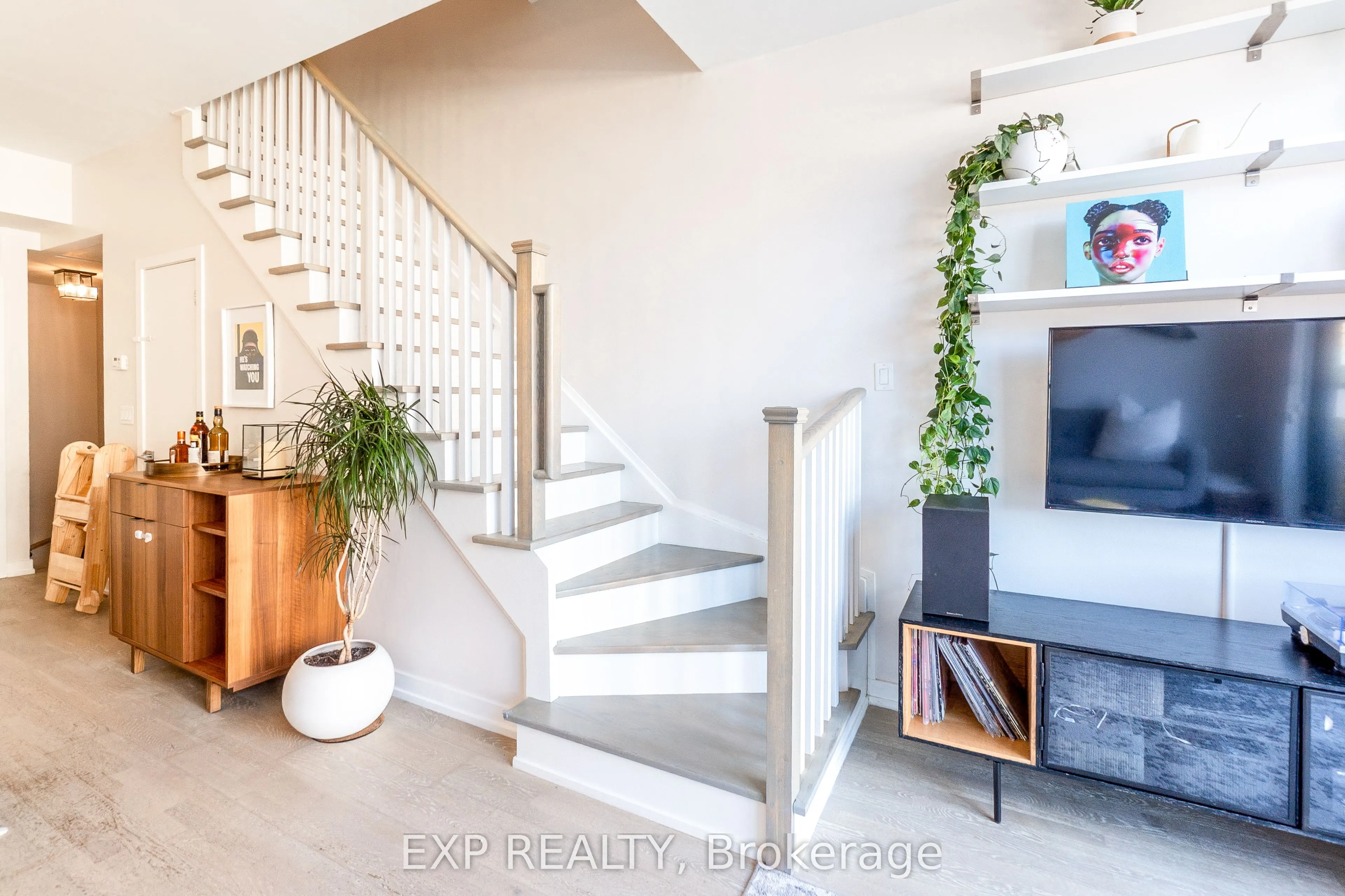 1321 Gerrard Street E, #8