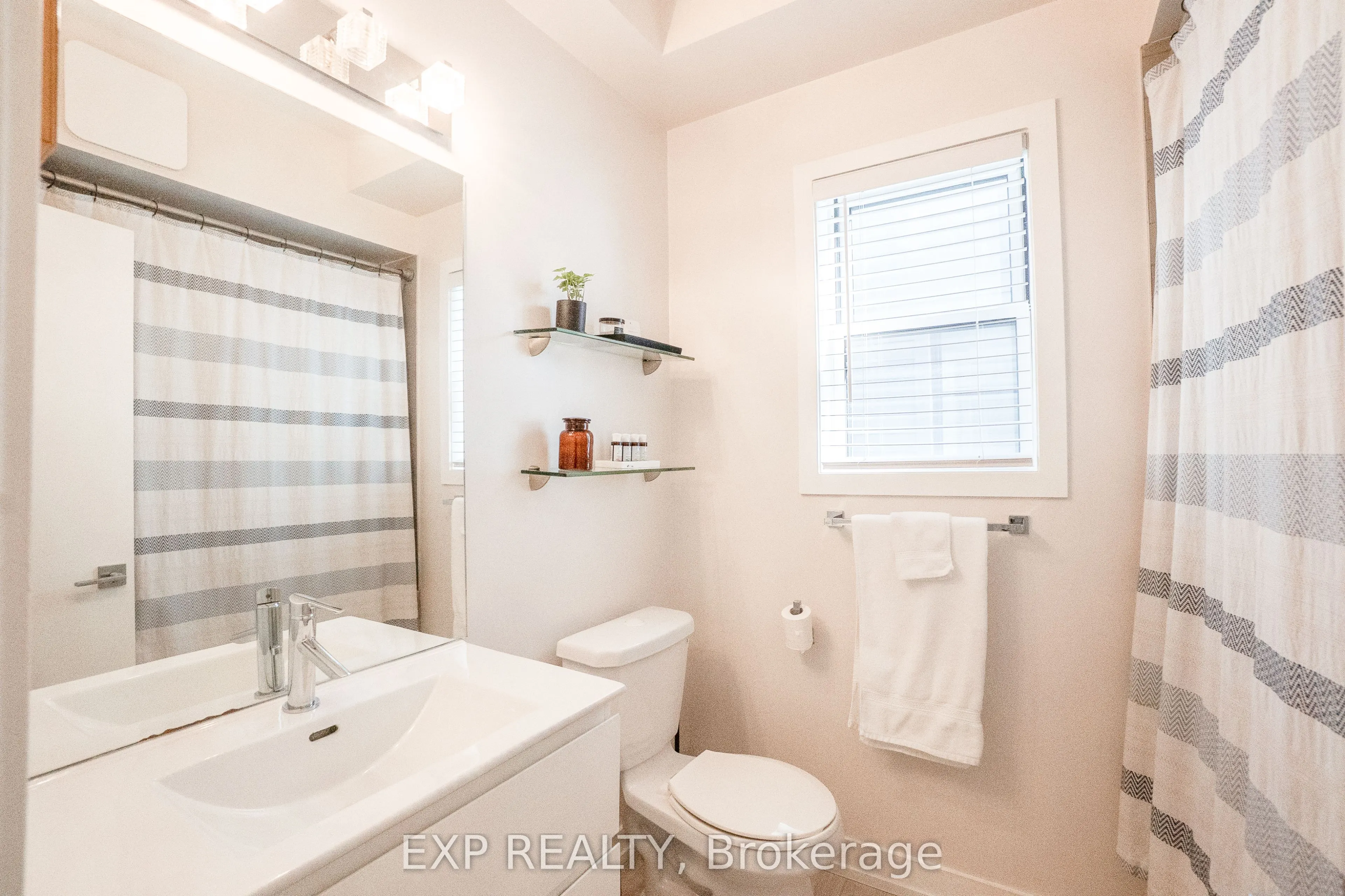 1321 Gerrard Street E, #8