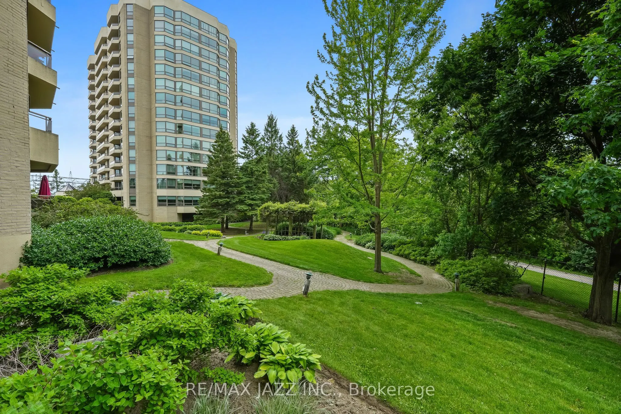 900 Wilson Road N, #404