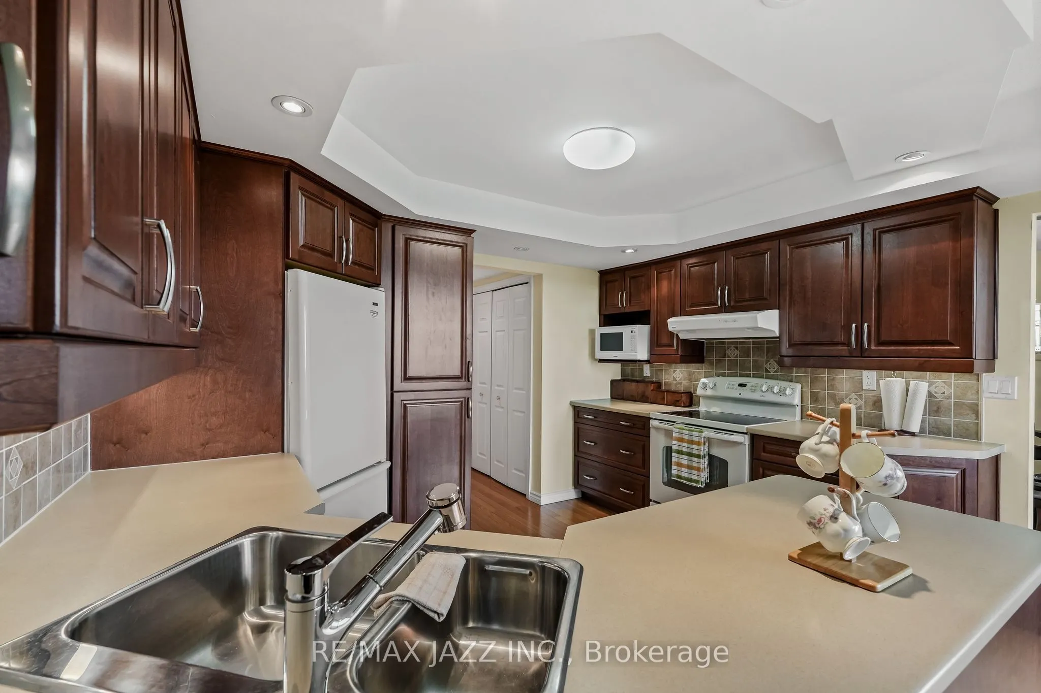 900 Wilson Road N, #404