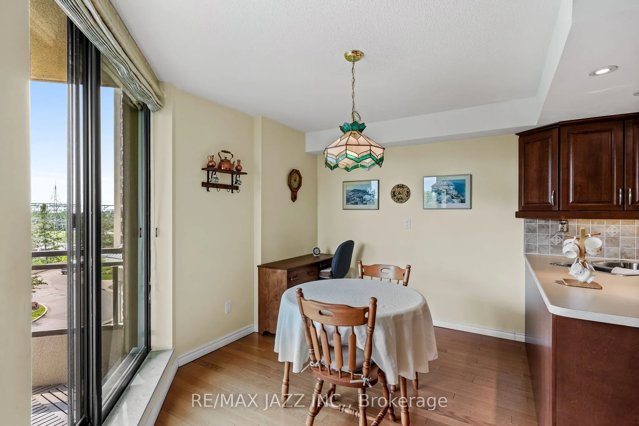 900 Wilson Road N, #404