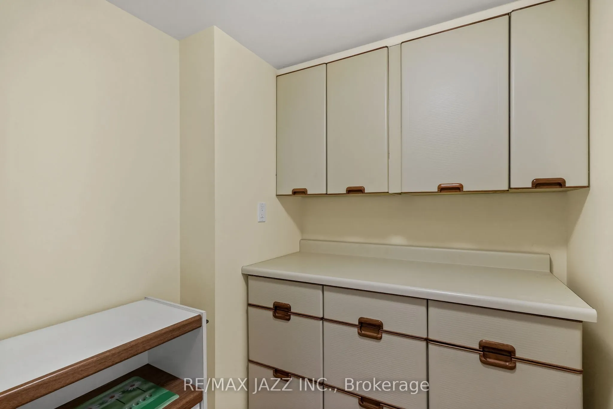 900 Wilson Road N, #404
