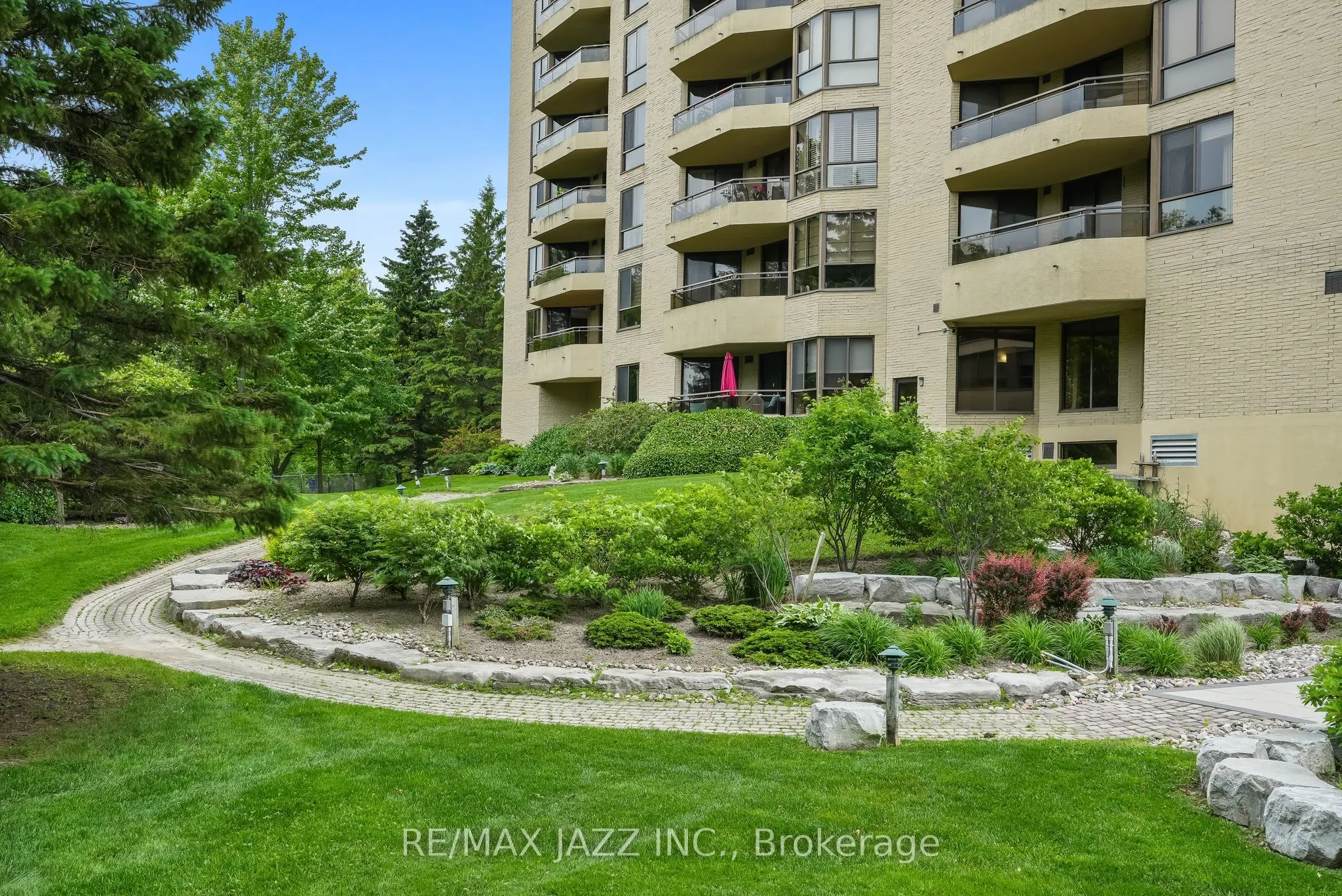 900 Wilson Road N, #404