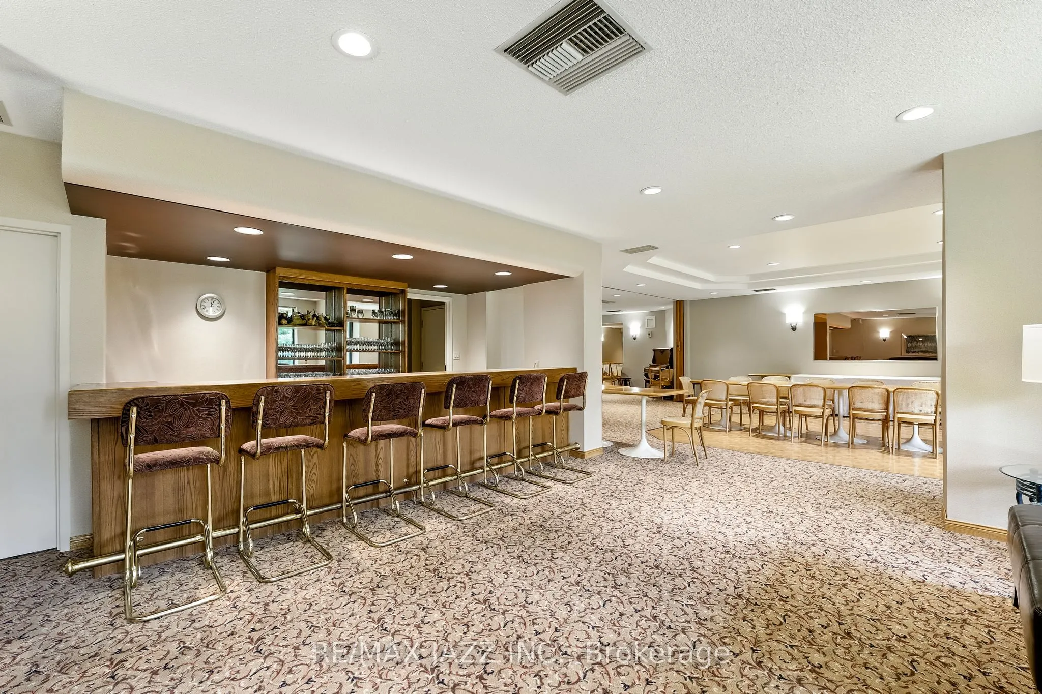 900 Wilson Road N, #404