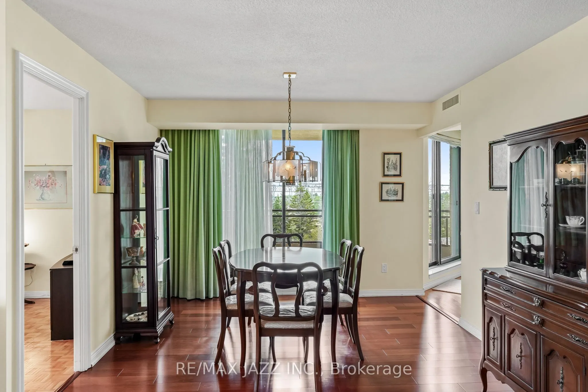 900 Wilson Road N, #404