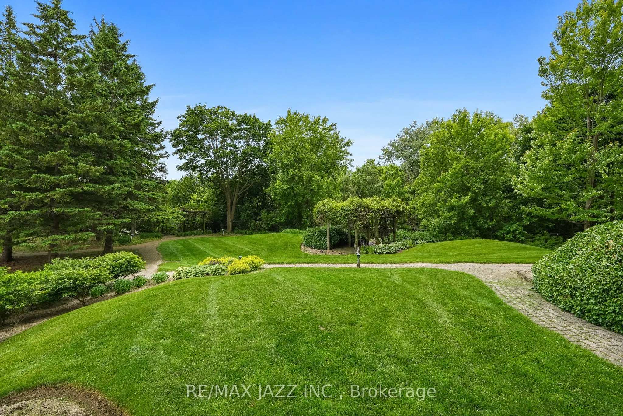 900 Wilson Road N, #404
