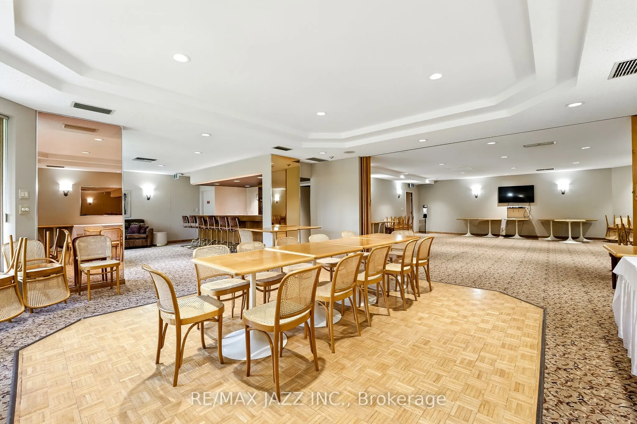 900 Wilson Road N, #404