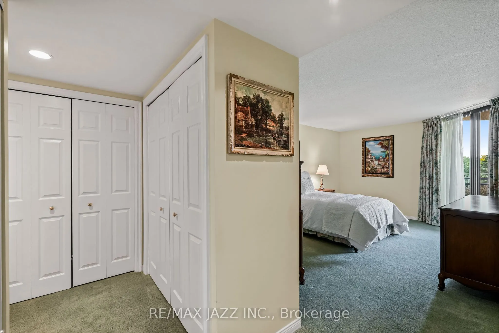 900 Wilson Road N, #404