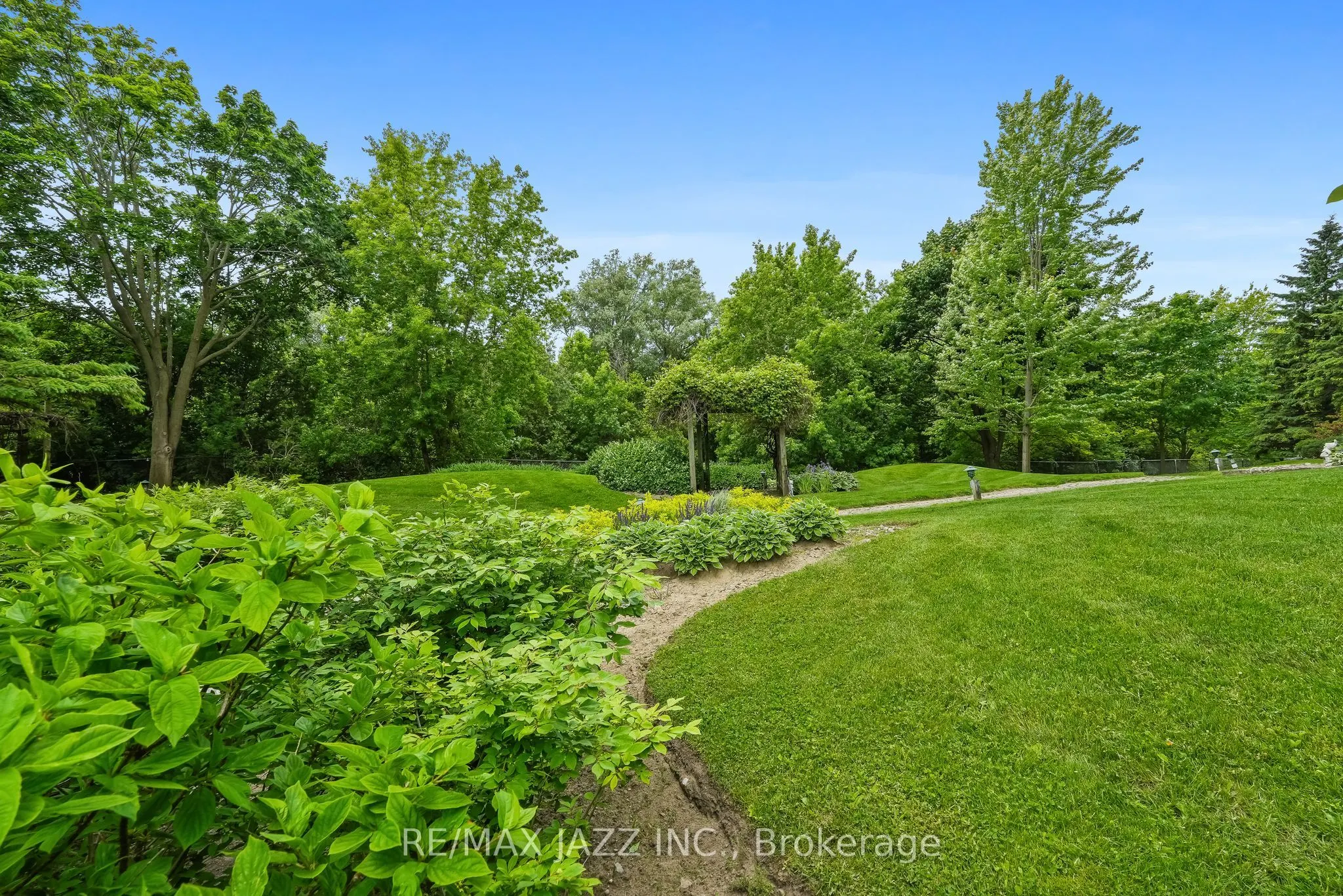900 Wilson Road N, #404
