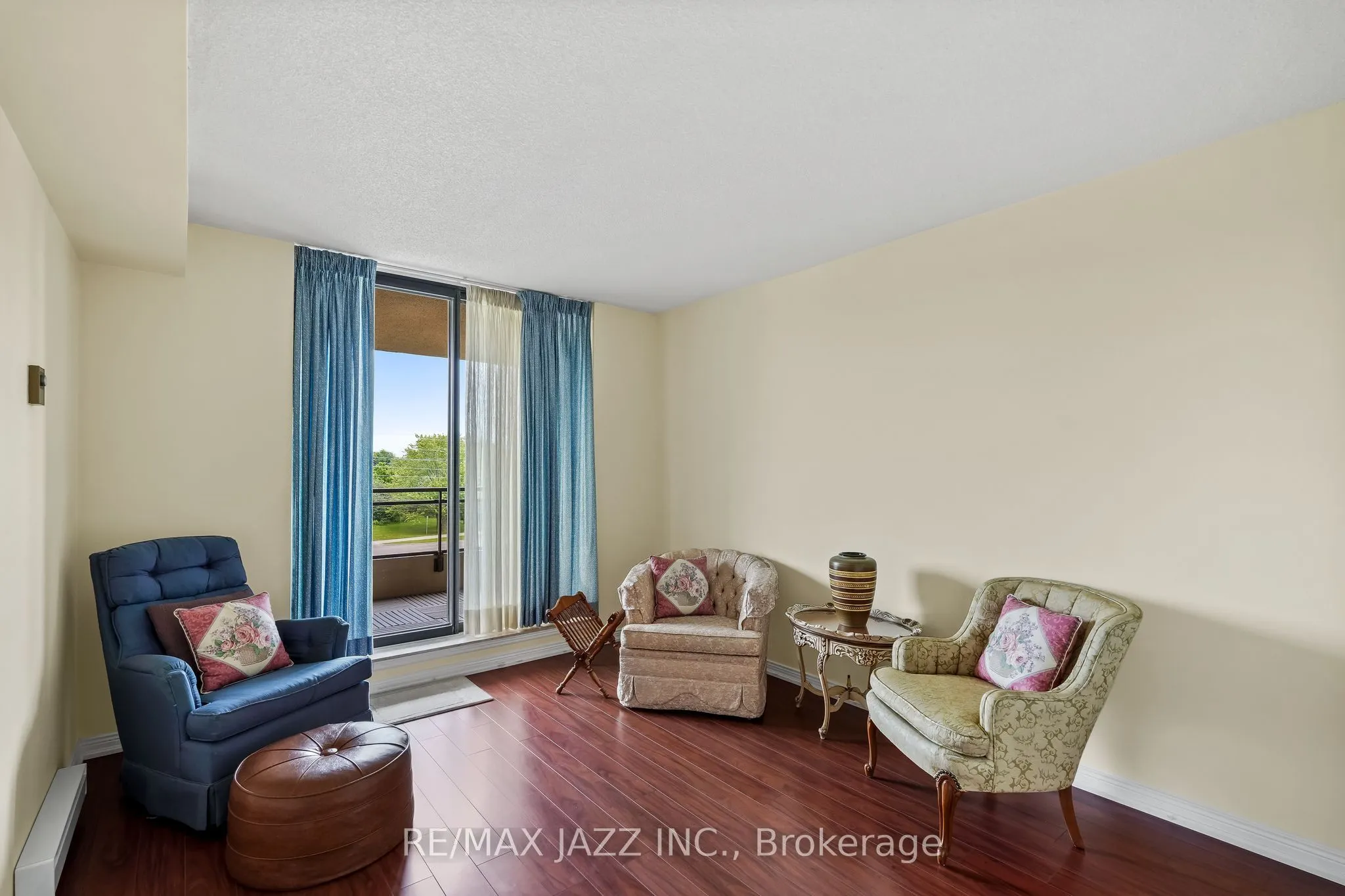 900 Wilson Road N, #404