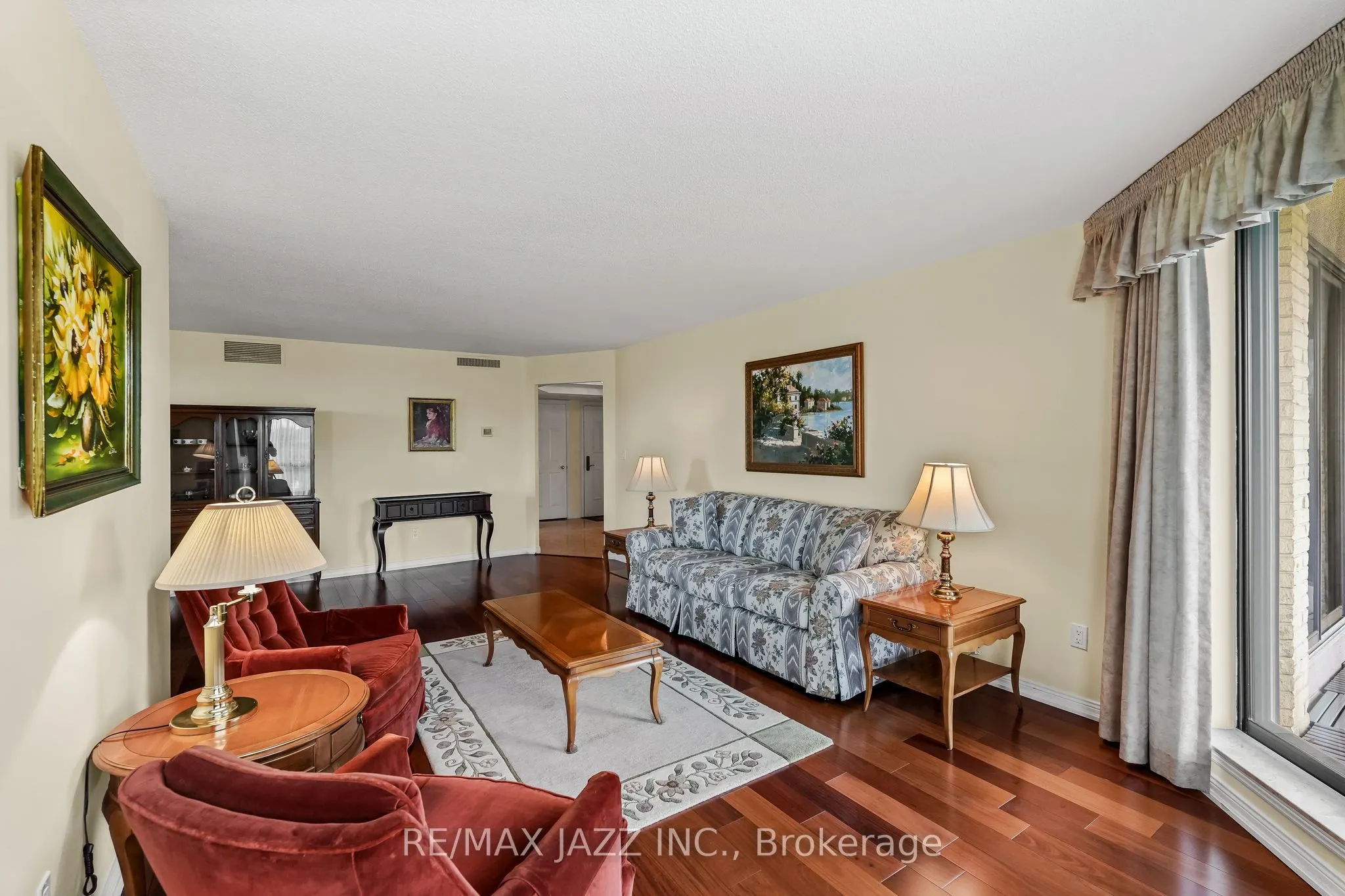 900 Wilson Road N, #404