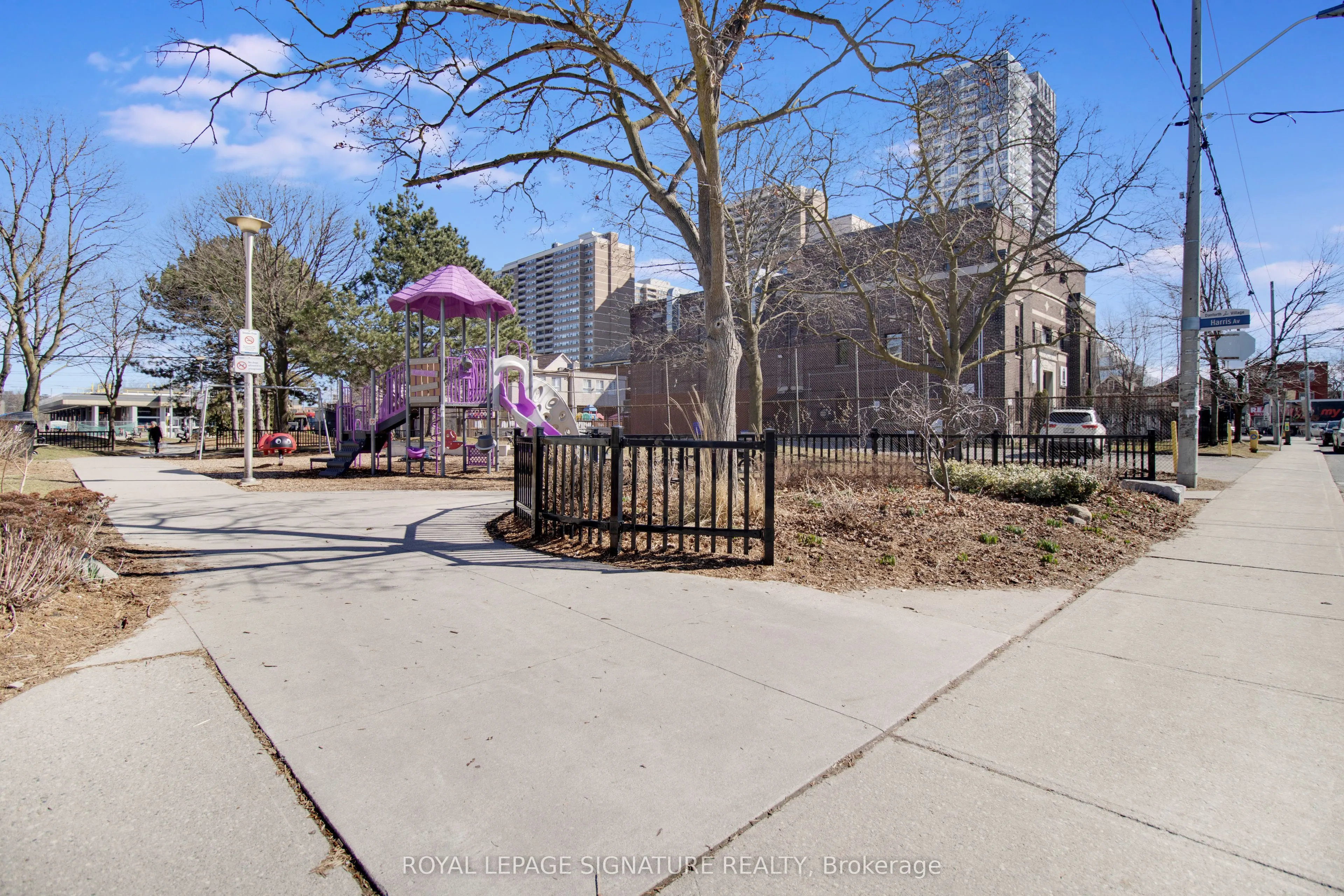 15 CHISHOLM Avenue