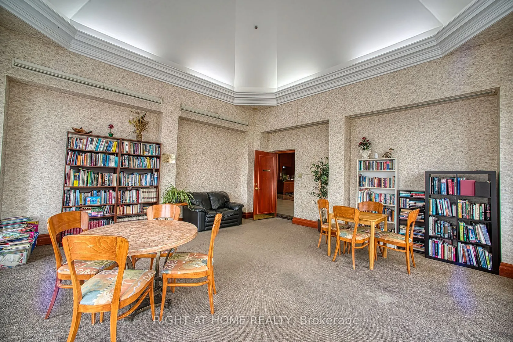 8 Lee Centre Drive #913
