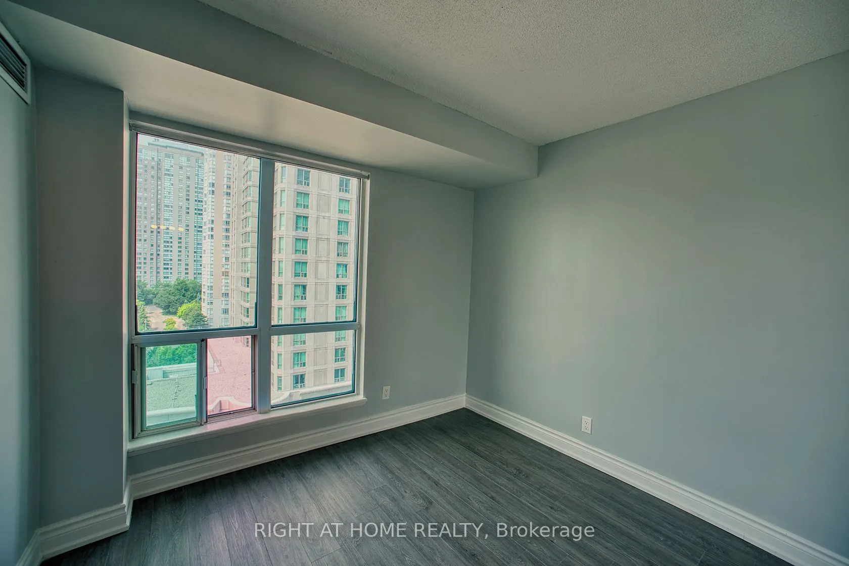 8 Lee Centre Drive #913