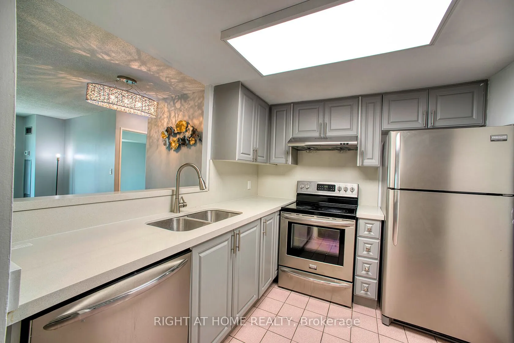 8 Lee Centre Drive #913